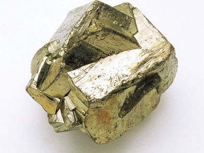 Pyrite, un minéral disulfure de fer naturel.